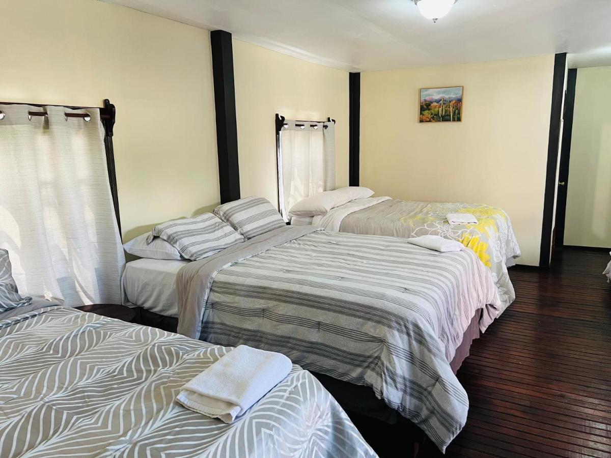 לה סייבה La Delphina Bed And Breakfast Bar And Grill מראה חיצוני תמונה