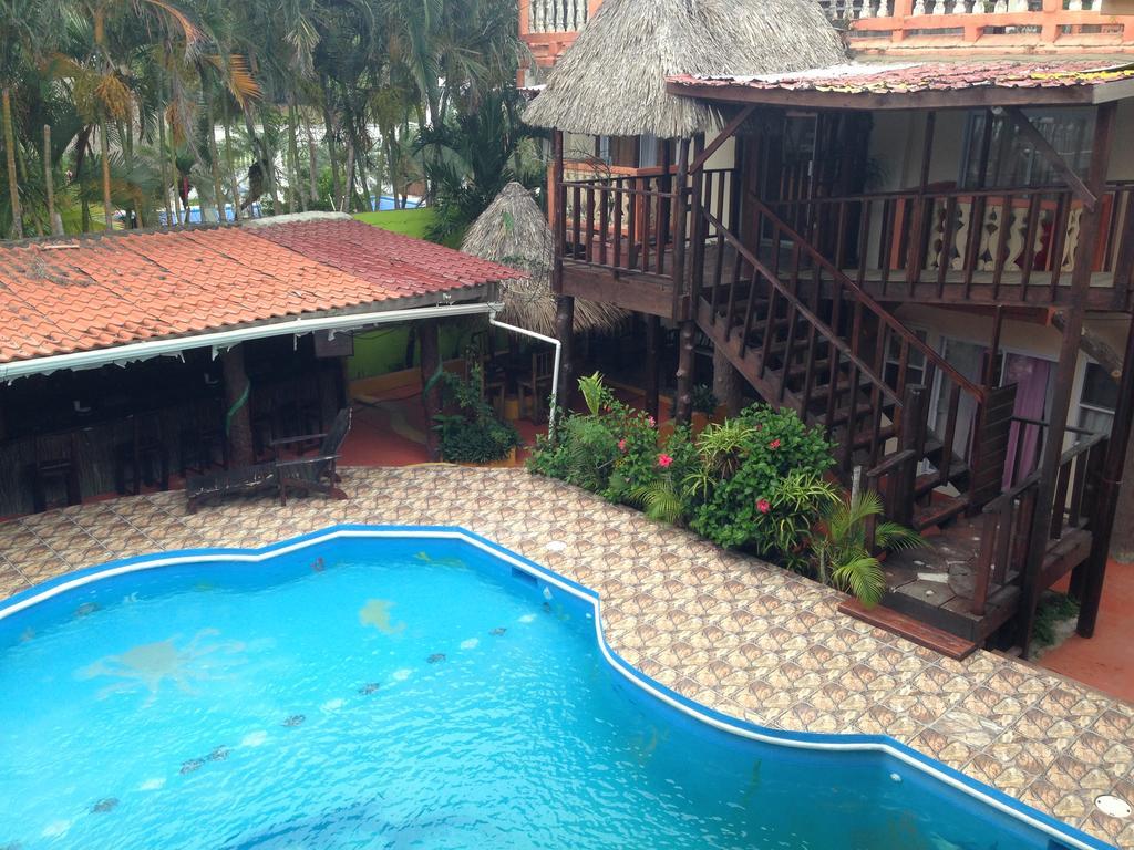 לה סייבה La Delphina Bed And Breakfast Bar And Grill מראה חיצוני תמונה