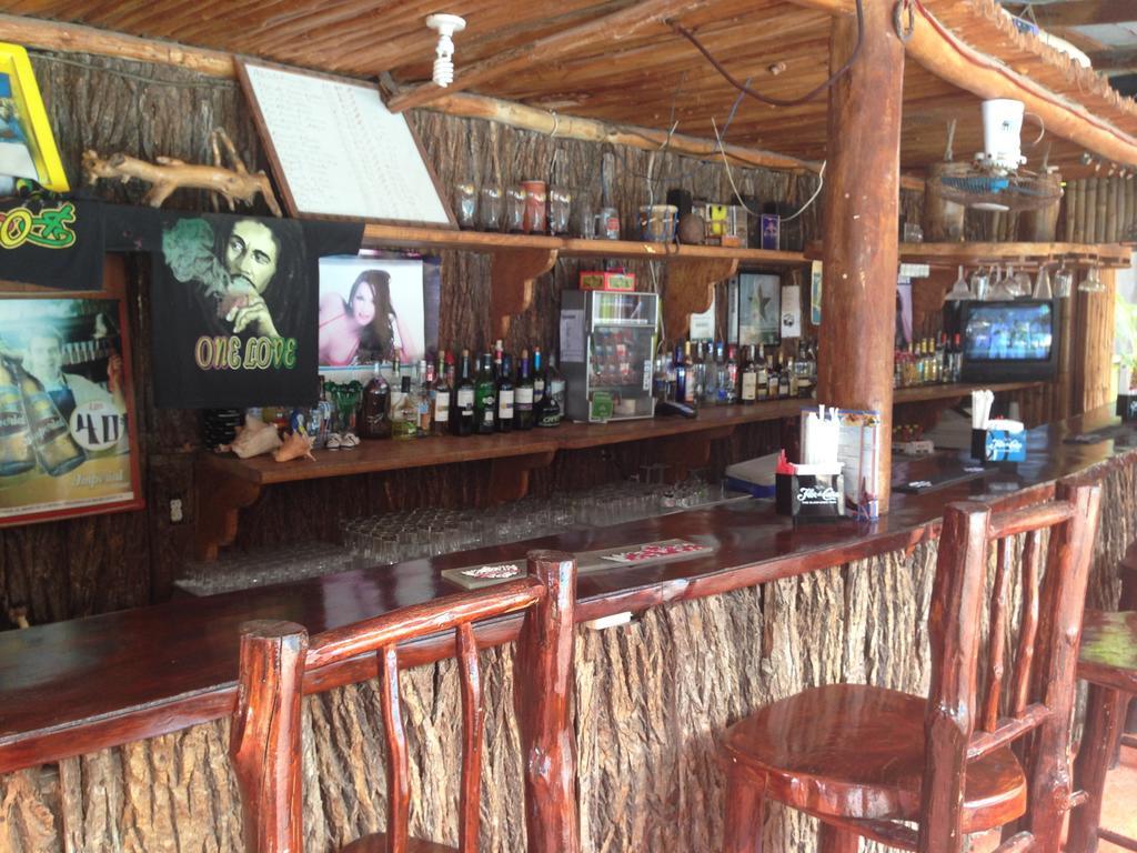 לה סייבה La Delphina Bed And Breakfast Bar And Grill מראה חיצוני תמונה